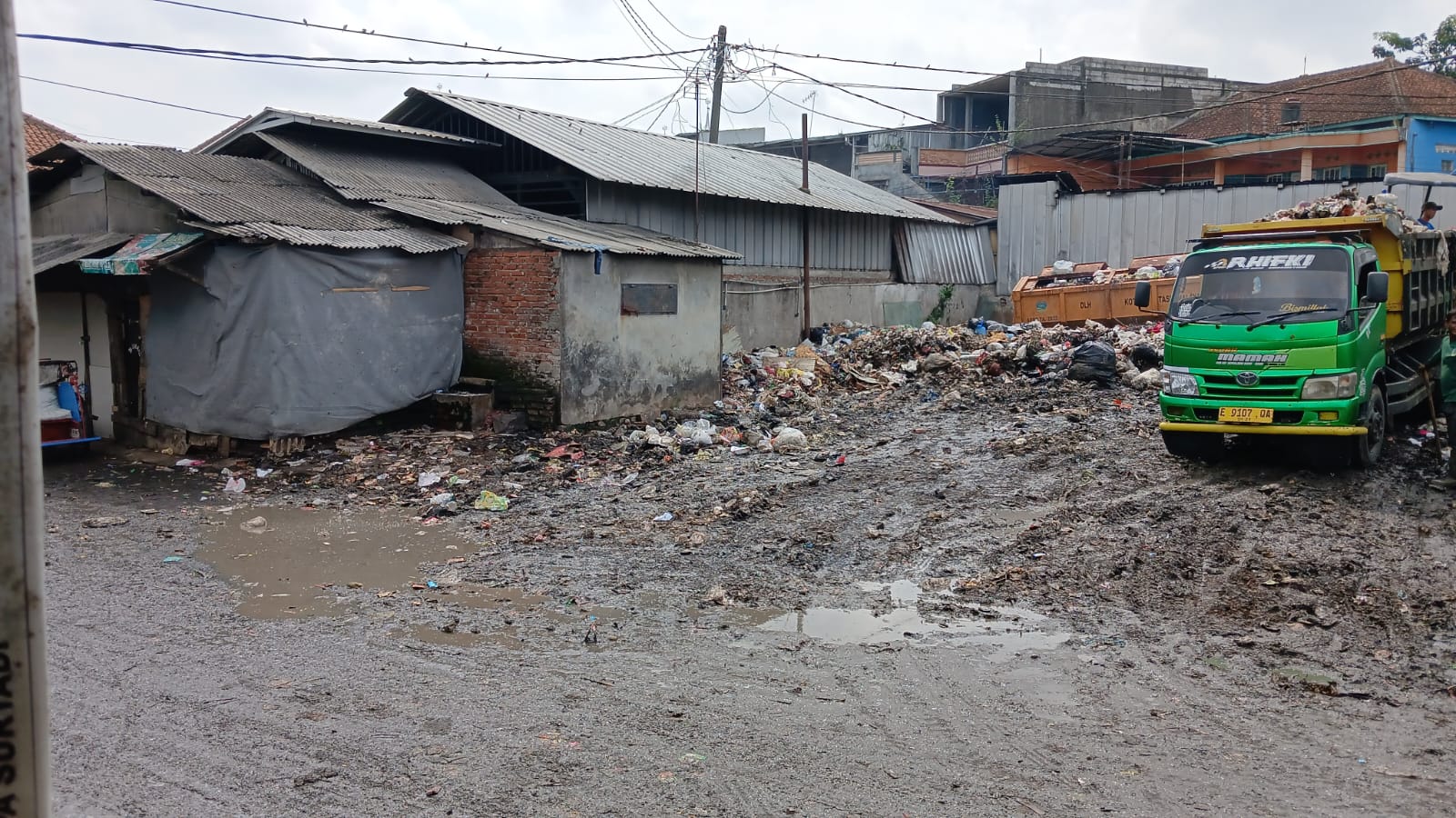 Gercep! Sepekan ini DLH Kota Tasik Angkut 90 Ton Sampah di Pasar Cikurubuk