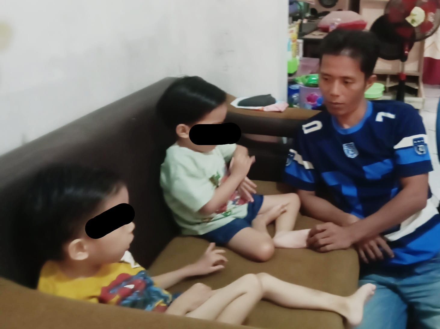 Diduga Belum Bisa Berjalan, Bocah 7 Tahun di Tasik Disarankan Pihak SDN Masuk SLB